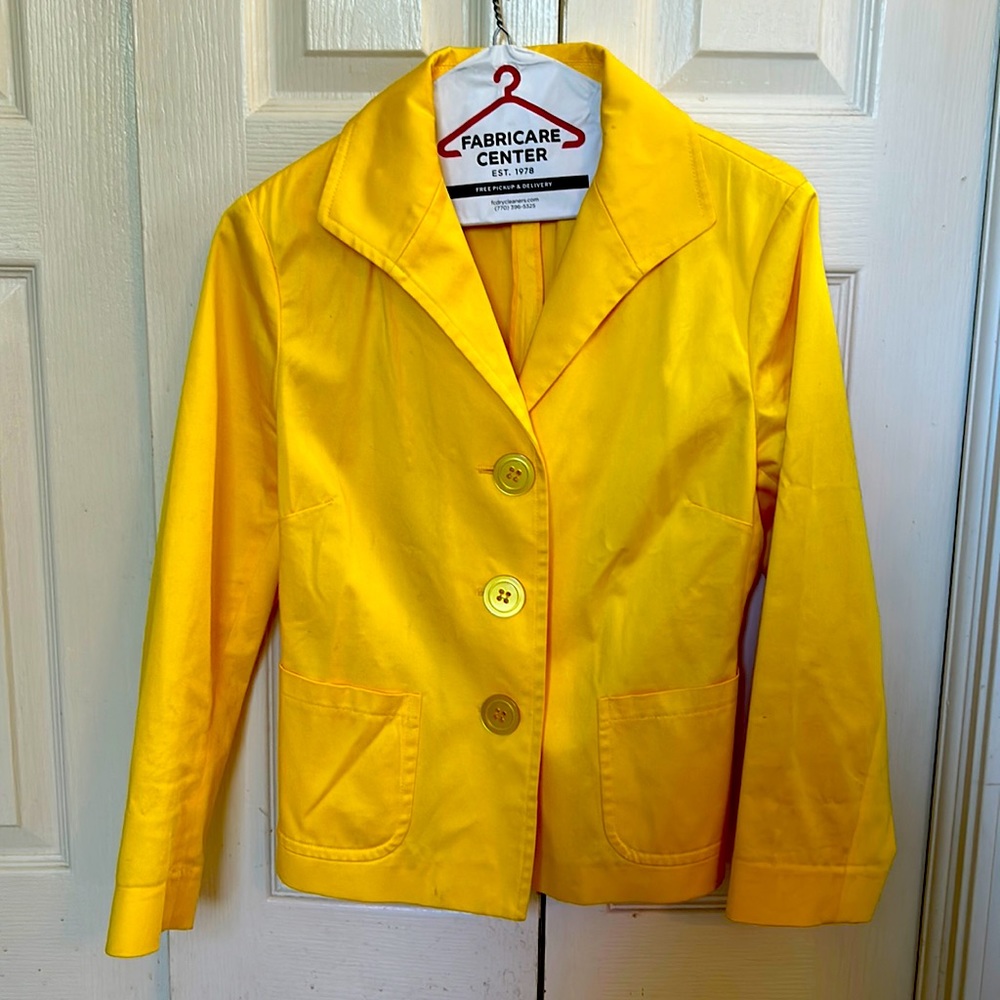 Short, 3 button, cotton jacket